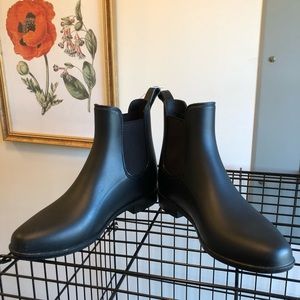 ✨MOVING SALE✨ Black leather rain booties
